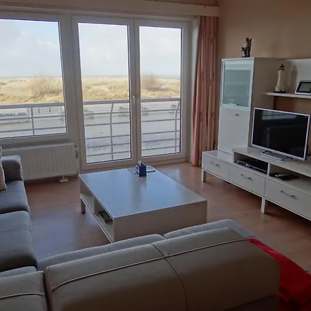 In With Stunning Sea Views, Cleaning Included