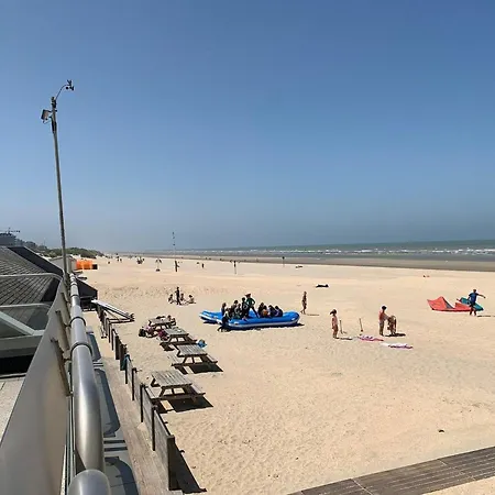 In With Stunning Sea Views, Cleaning Included Lägenhet *